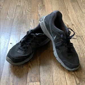 Men’s Nike Revolution 2 Sneakers Size 12